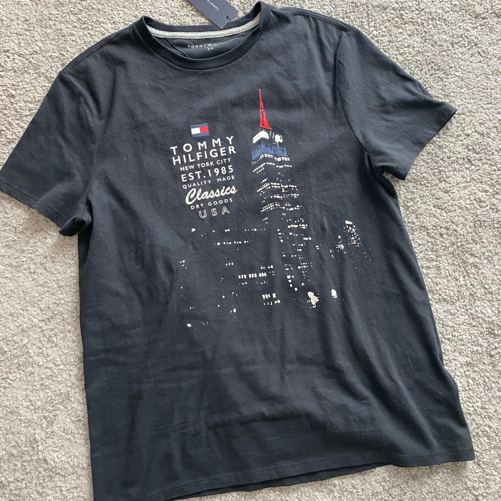 Tommy Hilfiger men’s T shirt NWT black NYC limited design - Picture 1 of 2